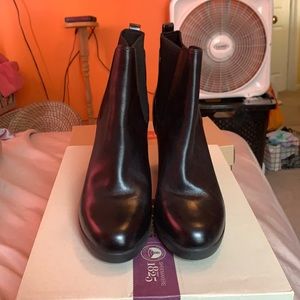 Clarks women’s elipsa dee Bootie-size 10